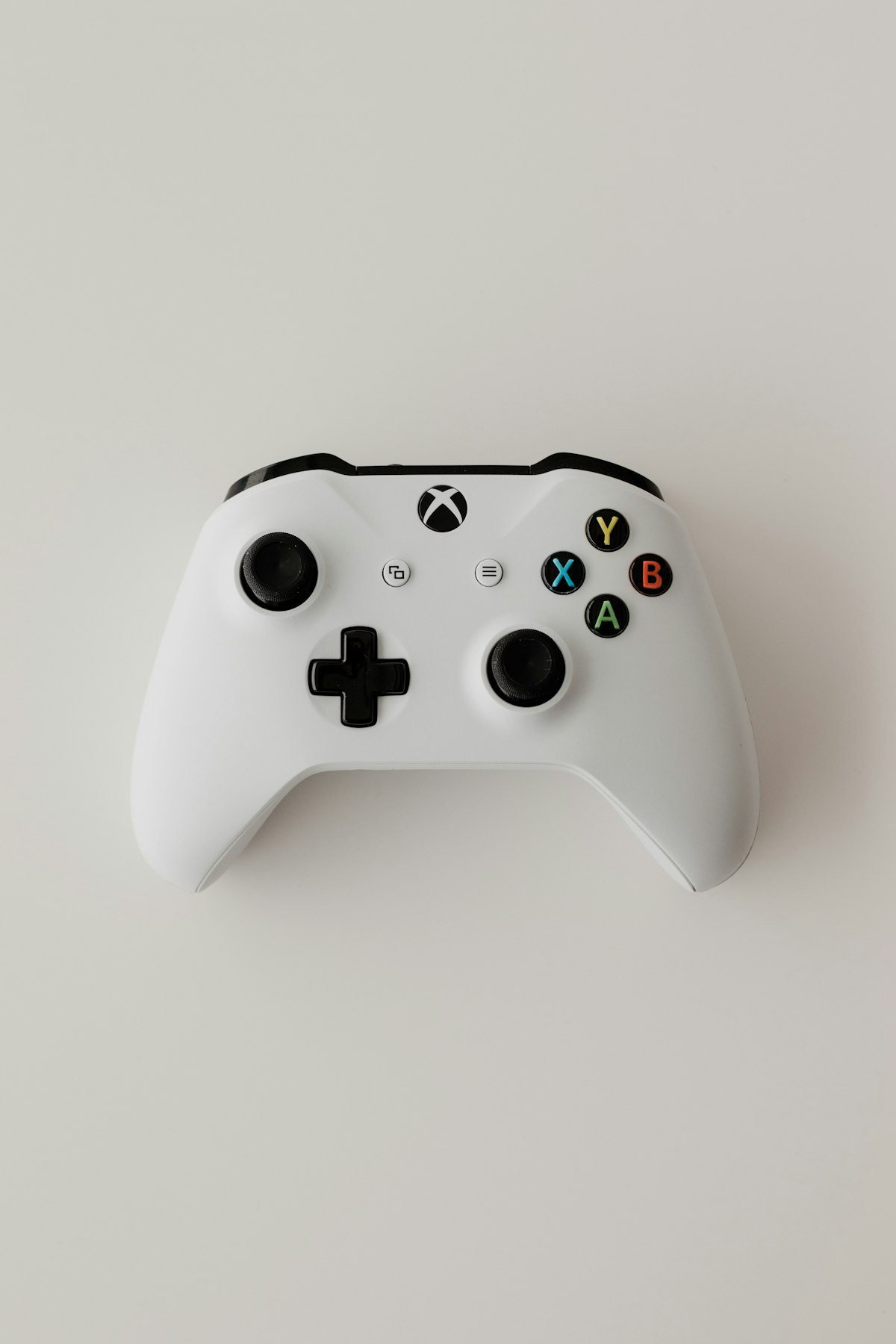 Leaked Xbox Elite Series 3 Prototype Controller Features Built-In OLED Display Screen