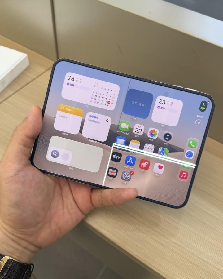 A YouTuber dissected an iPhone Duo and thinks he found the cause