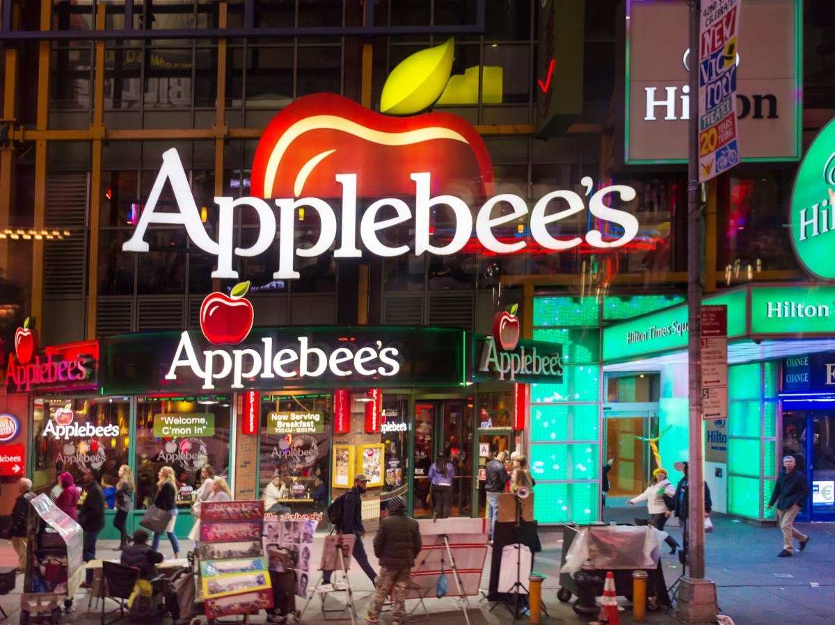 Applebee’s exposed customers’ personal data after leaving database