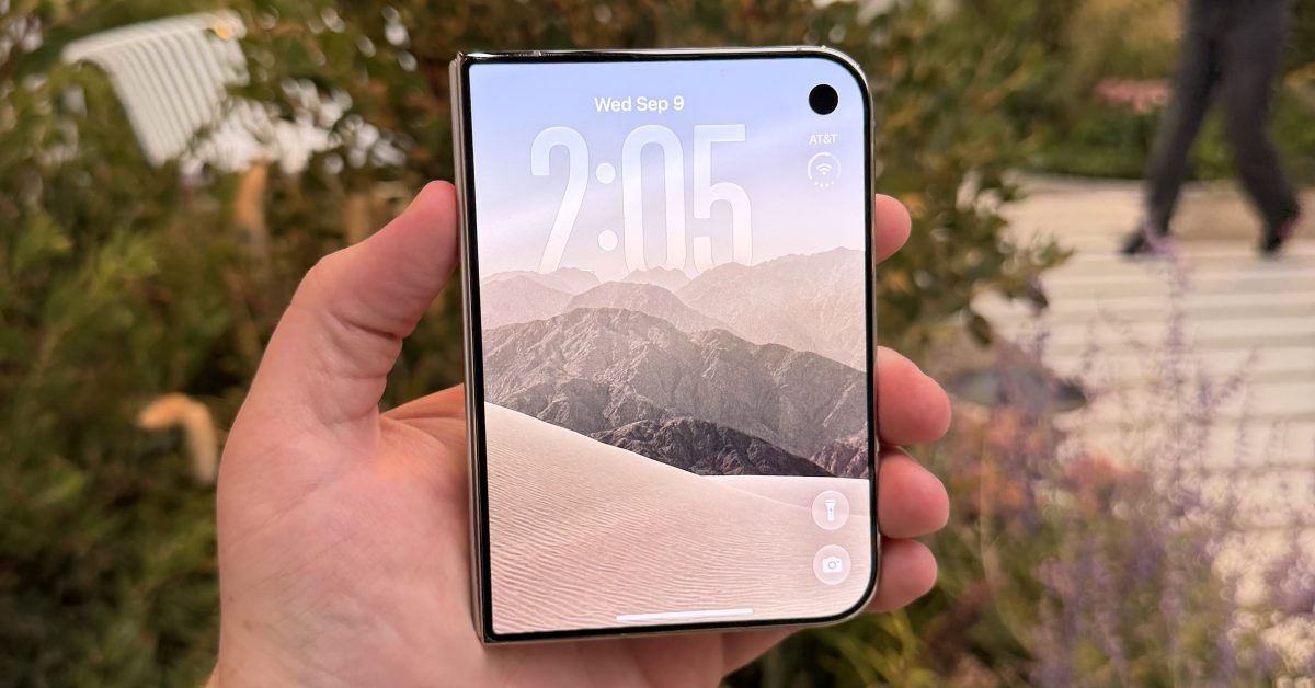 iPhone Duo video shows left-handed use for new model