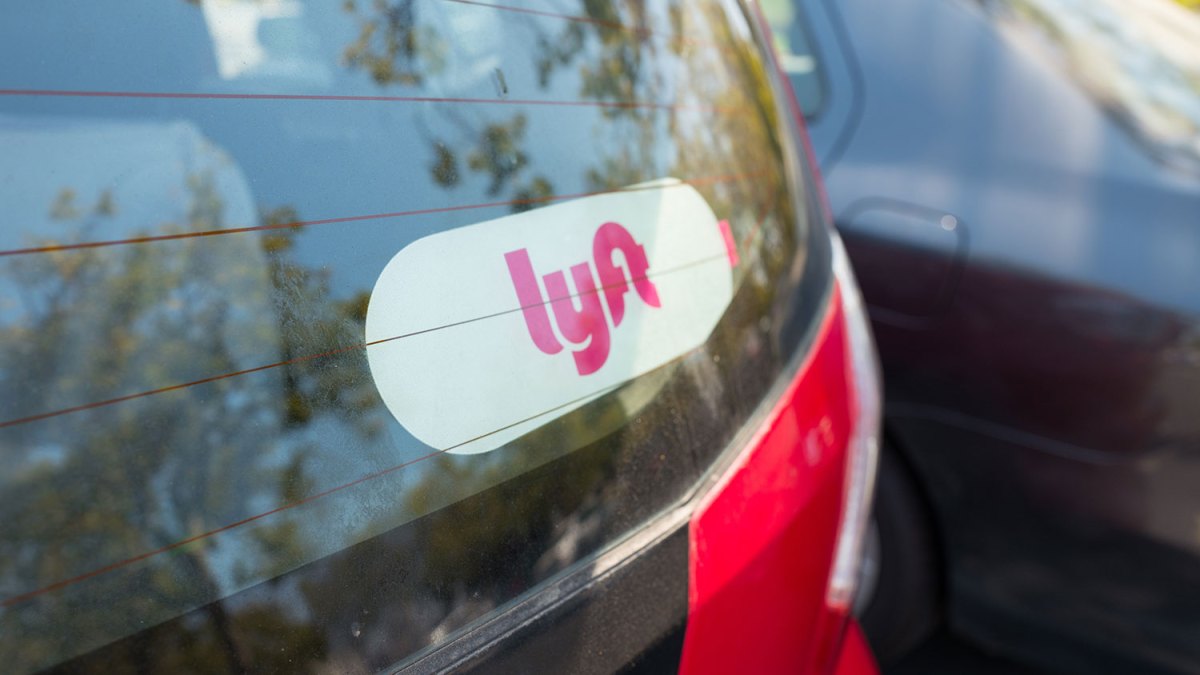 Lyft is paying $272.5 million to settle lawsuit over how it classified