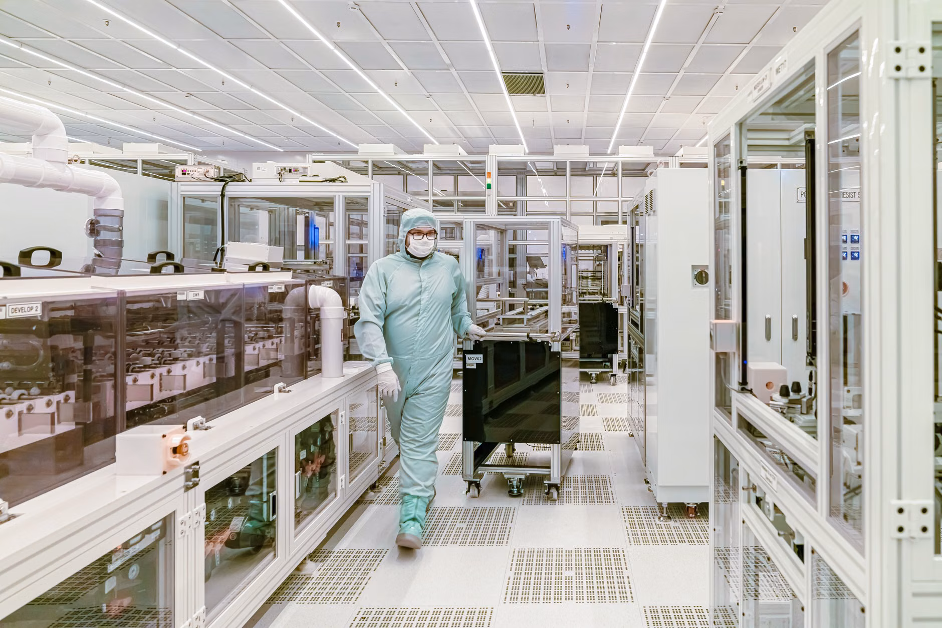 Top chipmakers embrace ASML’s $400 million machines, agree to crucial