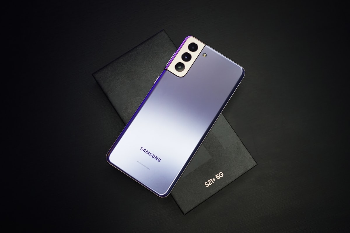 Samsung Z Flip 8 & Fold 8 Ultra: Specs & AI Features