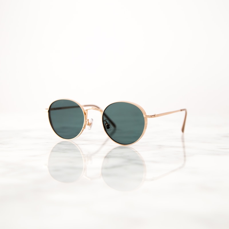 Are Micro-OLED Smart Sunglasses Becoming the Ultimate Personal Portable Cinema?